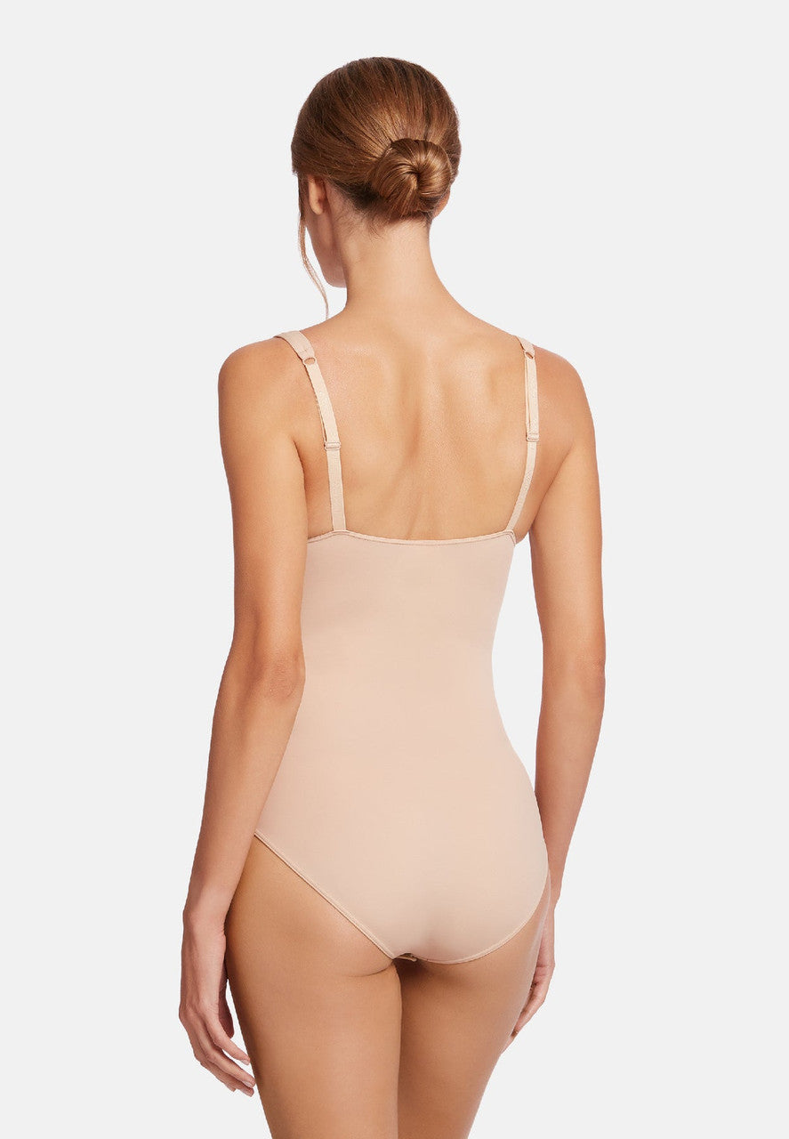 Wolford Mat de Luxe Forming Body in nude, neckline close-up